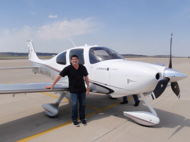 Cirrus SR-22 —