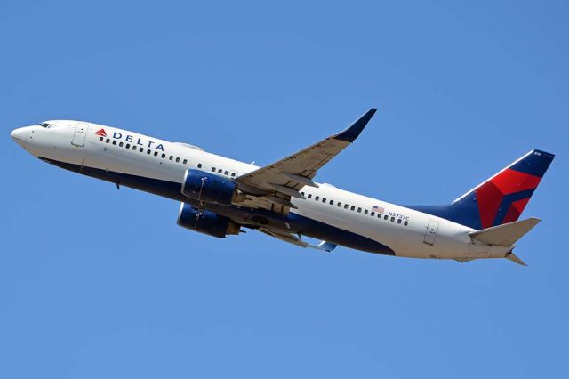 Boeing 737-800 (N3737C) - Delta Boeing 737-832 N3737C at Phoenix Sky Harbor on July 1, 2018. 