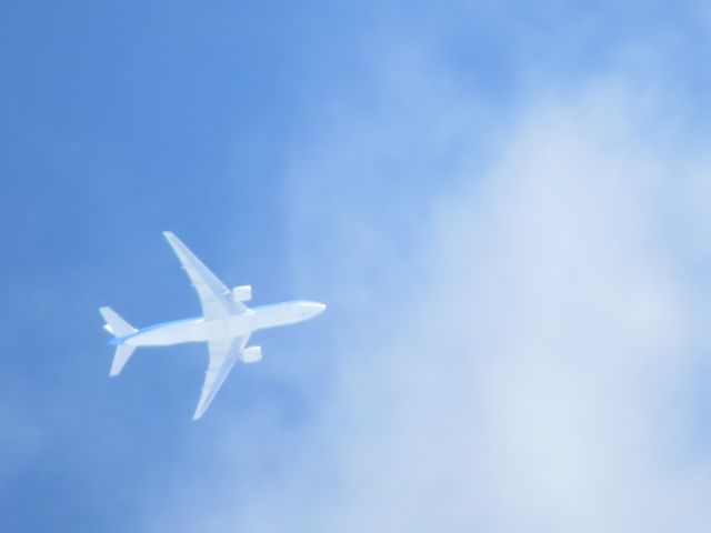 Boeing 777-200 (PH-BQN) - AMS to UIO, 38,000Ft. 473Kt. over Puerto Rico.  Canon PowerShot SX50HS.