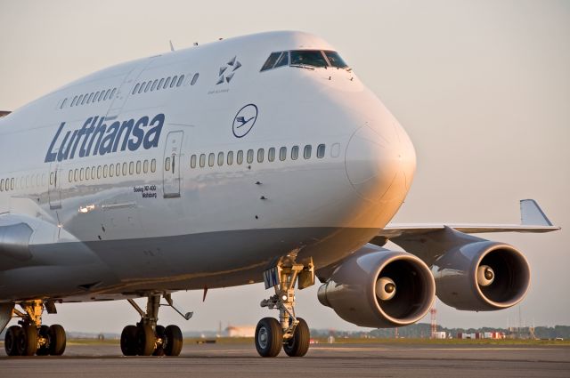 Boeing 747-400 (D-ABVW) - Wolfsburg