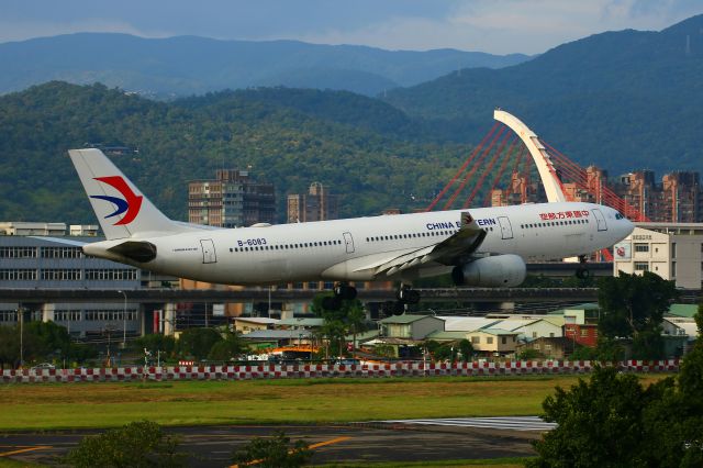 Airbus A330-300 (B-6083)