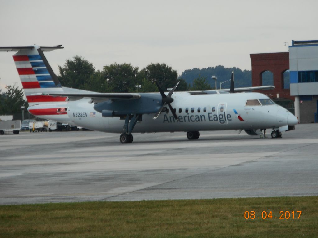 de Havilland Dash 8-300 (N328EN)