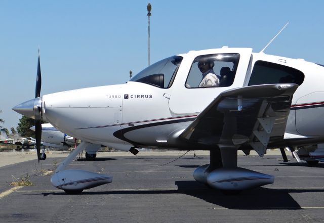 Cirrus SR-22 (N744TC)