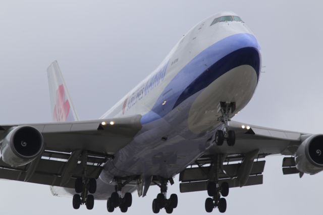 Boeing 747-400 (B-18706)