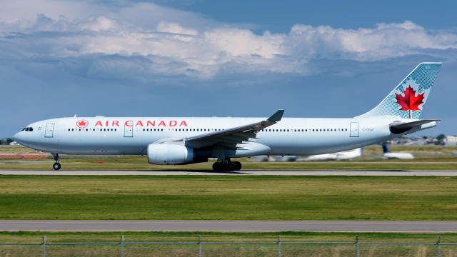 Airbus A330-300 (C-GFAF)