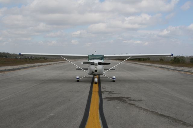 Cessna Skyhawk (N20521) - Front