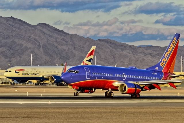 Boeing 737-700 (N422WN) - N422WN Southwest Airlines 2002 Boeing 737-7H4 C/N 29826  - Las Vegas - McCarran International (LAS / KLAS) USA - Nevada, December 15, 2012 Photo: Tomás Del Coro