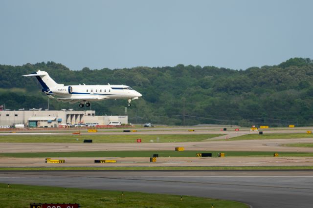 Bombardier Challenger 300 (N347FZ)