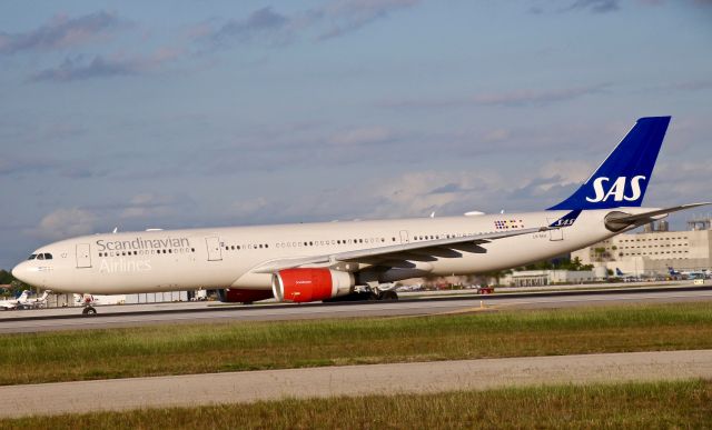 Airbus A330-300 (LN-RKH)