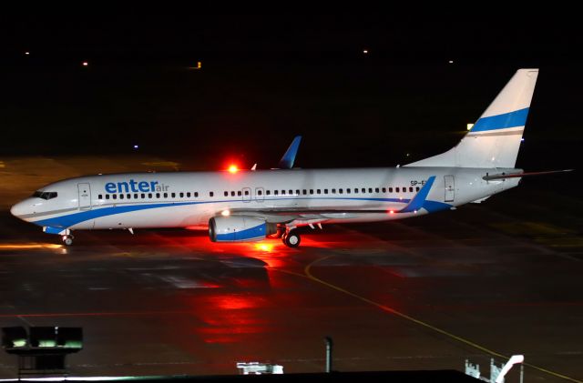 Boeing 737-800 (SP-ENR)