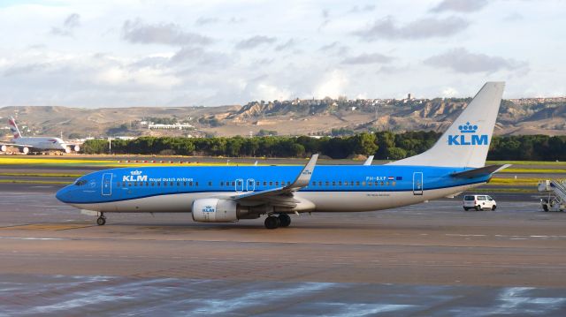 Boeing 737-800 (PH-BXF) - KLM Boeing 737-8K2(WL) PH-BXF in Madrid 