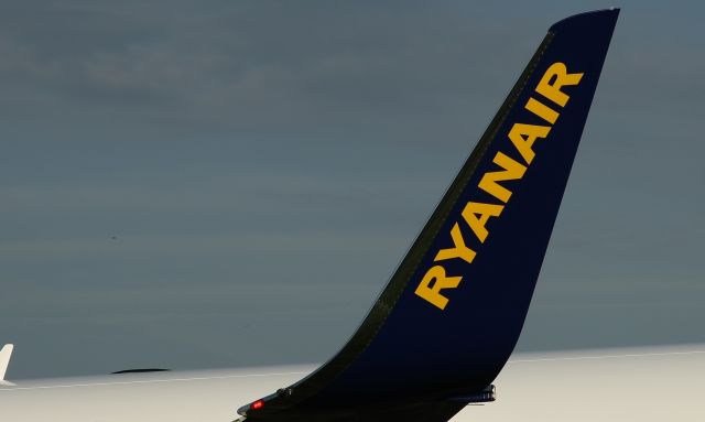 Boeing 737-800 (EI-ESS)
