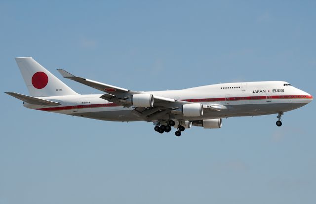 Boeing 747-400 — - Japanese Air Force One approaching runway 24L.