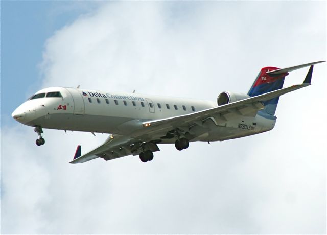 Canadair Regional Jet CRJ-700 (N880AS)