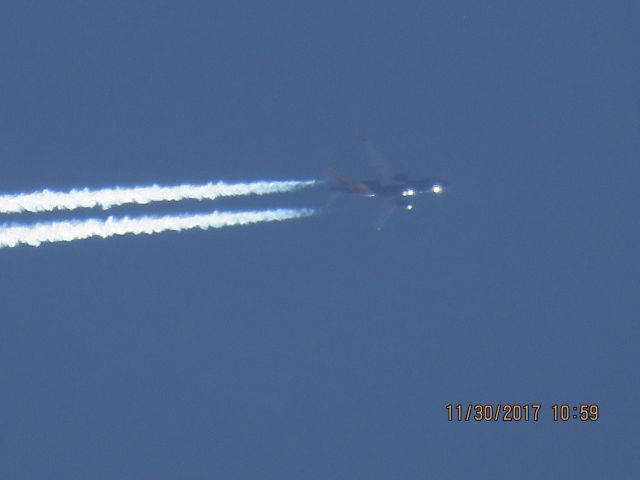 Boeing 737-700 (N7880FD)