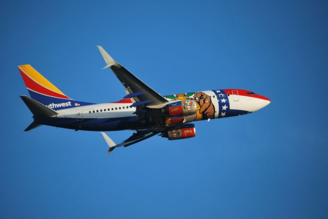 Boeing 737-700 (N280WN) - Departing runway 26 to MSY. Originally MCO-MSY, diverted to PNS