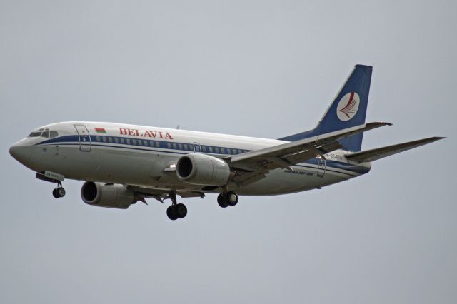 BOEING 737-300 (EW-254PA)