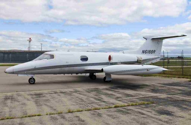 Learjet 23 (N618BR)