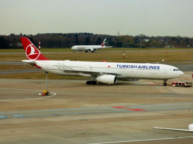 Airbus A330-300 (TC-LOE)