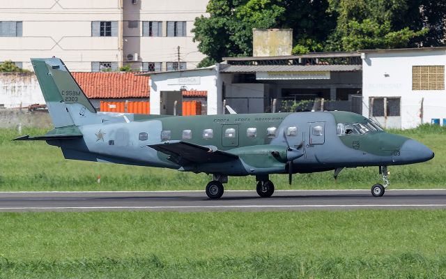 Embraer EMB-110 Bandeirante (FAB2303)