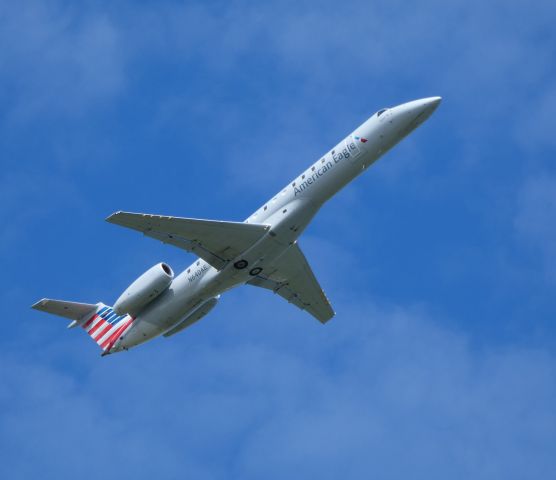 Embraer ERJ-145 (N640AE) - Shortly after departure is this 1999 AMerican Eagle Embraer EMB-145LR in the Summer of 2019.