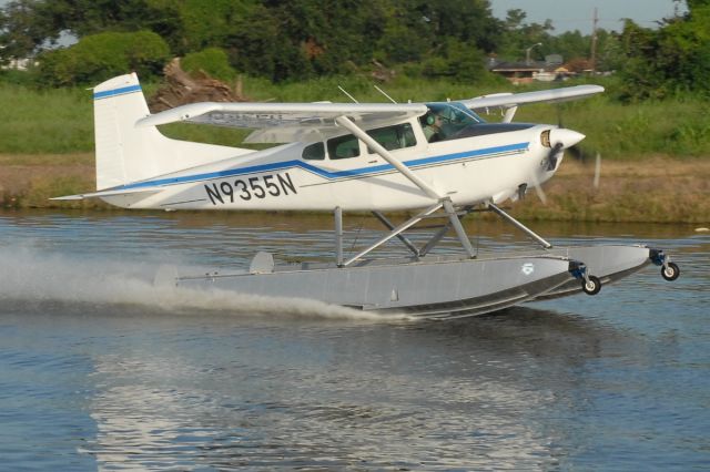 Cessna Skywagon (N9355N)