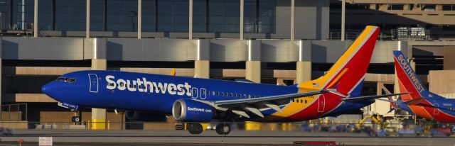 Boeing 737 MAX 8 (N8749Q) - phoenix sky harbor international airport 14DEC21