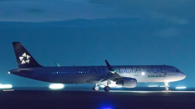 Airbus A321 (B-16206) - Eva Airways / Airbus A321-211br /Nov.29.2015 Hakodate Airport [HKD/RJCH] JAPAN