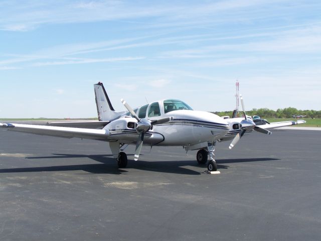 Beechcraft Baron (58) —