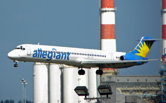 McDonnell Douglas MD-88 (N404NV)