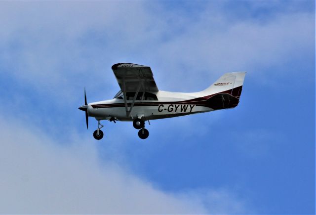 C-GYWY — - C-GYWY MAULE MXT-7 180 survolant le fleuve St-Laurent à Lavaltrie QC. le 02-08-2022 à 14:38