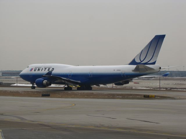 Boeing 747-400 (N128UA)