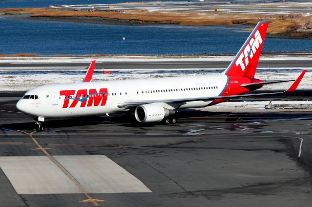 BOEING 767-300 (PT-MOF) - 'TAM 8164' arriving from Sao Paulo  