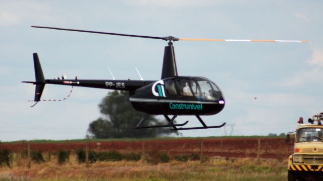 Robinson R-44 (PP-JES)