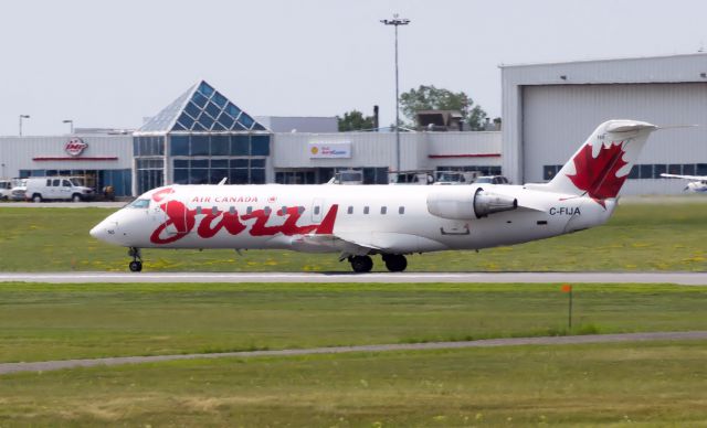 Canadair Regional Jet CRJ-200 (C-FIJA)