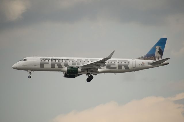 Embraer ERJ-190 (N176HQ)