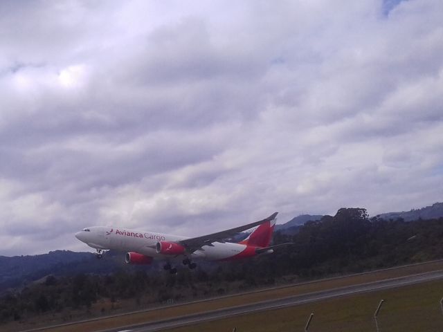 Airbus A330-200 (N334QT)