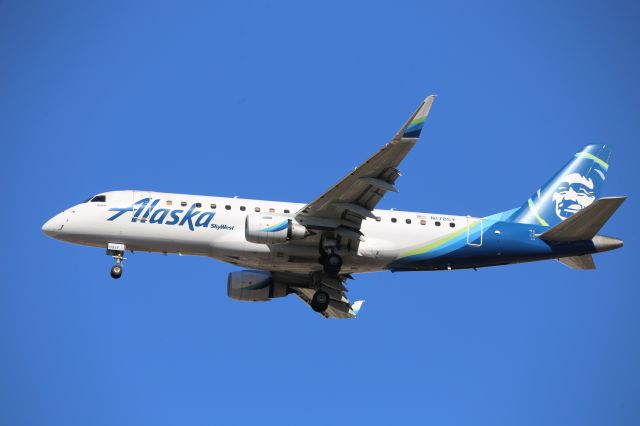 EMBRAER 175 (long wing) (N178SY)