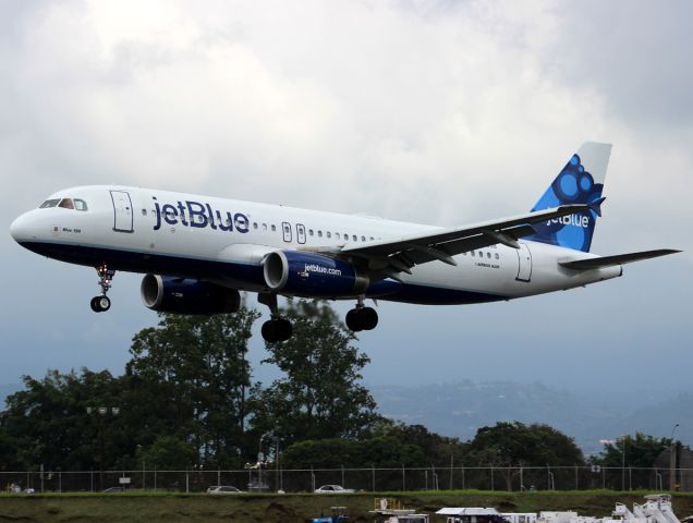 Airbus A320 (N655JB) - Llegando de Orlando