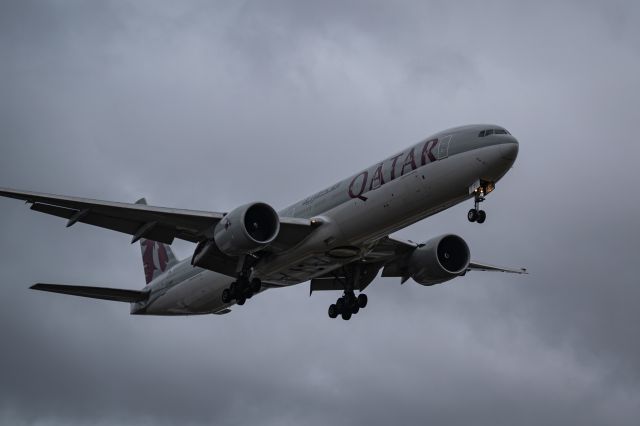 BOEING 777-300ER (A7-BEU) - Had a long layover in London... Decided to check out the famed Myrtle Ave, and turns out, when 27L is the arriving runway, it is quite a show!