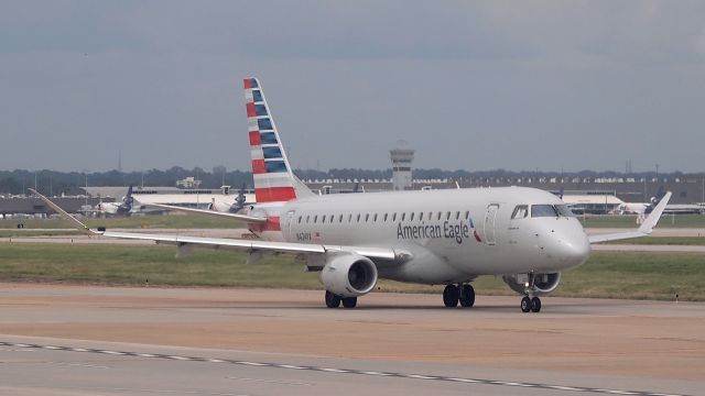 Embraer 170/175 (N424YX)