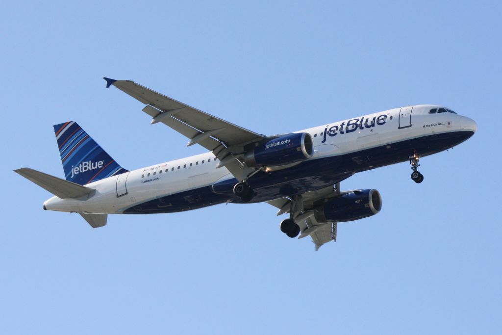 Airbus A320 (N599JB) - JetBlue Flight 163 (N599JB) "TIf the Blue Fits..." arrives at Sarasota-Bradenton International Airport following a flight from John F Kennedy International Airport