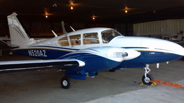 Piper Apache (N520AZ) - This is an Aztec, not an Apache