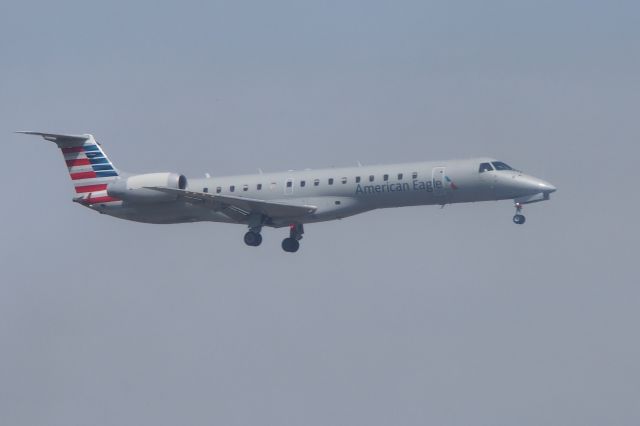 Embraer ERJ-145 (N939AE)