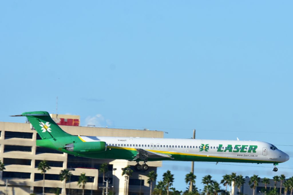 McDonnell Douglas MD-81 (YV-480T)