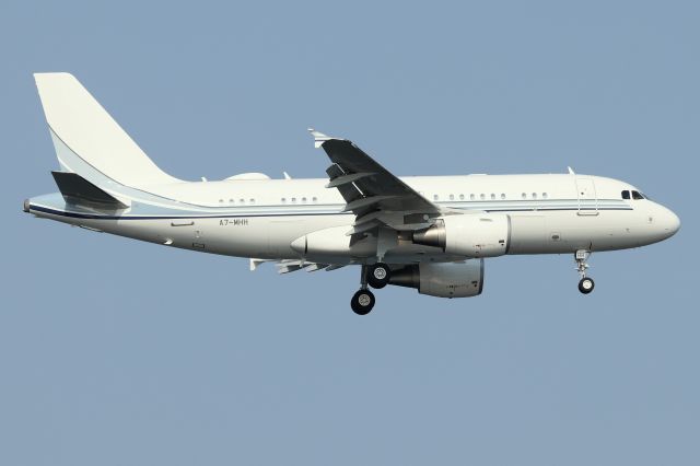 Airbus A319 (A7-MHH) - 'Alpha 7 Mike Hotel Hotel' arriving to drop off delegates for the UN General Assembly