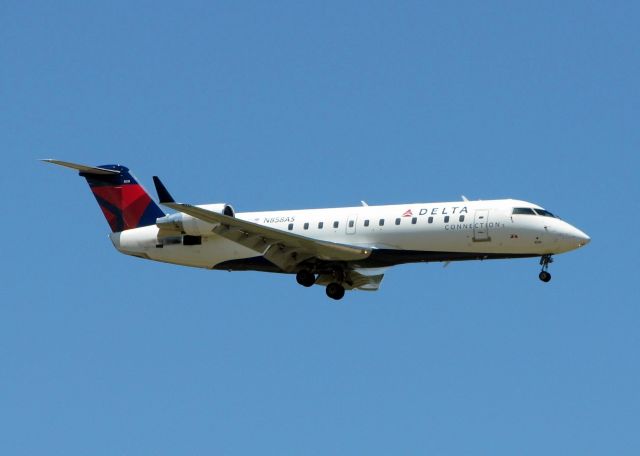 Canadair Regional Jet CRJ-200 (N858AS) - Arriving from Atlanta on runway 05.