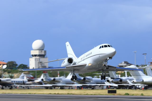 Dassault Falcon 2000 — - N101NY departing from ST Maarten.