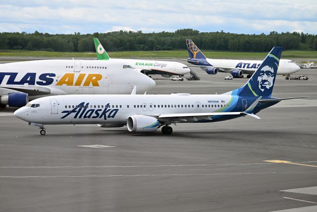 Boeing 737 MAX 9 (N978AK)