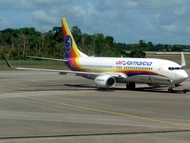 Boeing 737-800 (9Y-JME)